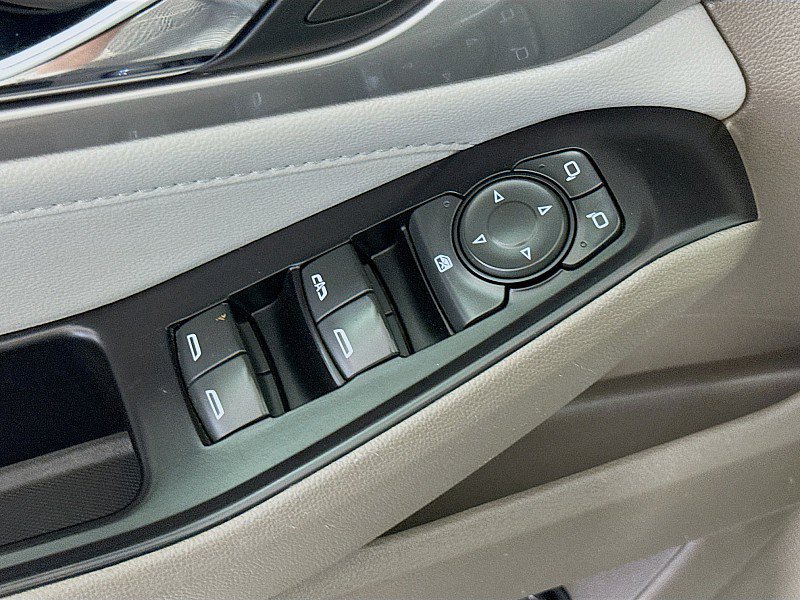 Used 2019 Chevrolet Traverse LT FWD image 18