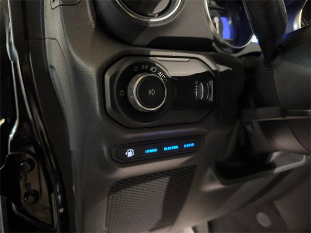 Used 2023 Jeep Wrangler Unlimited Sahara w/ Cold Weather Group image 12