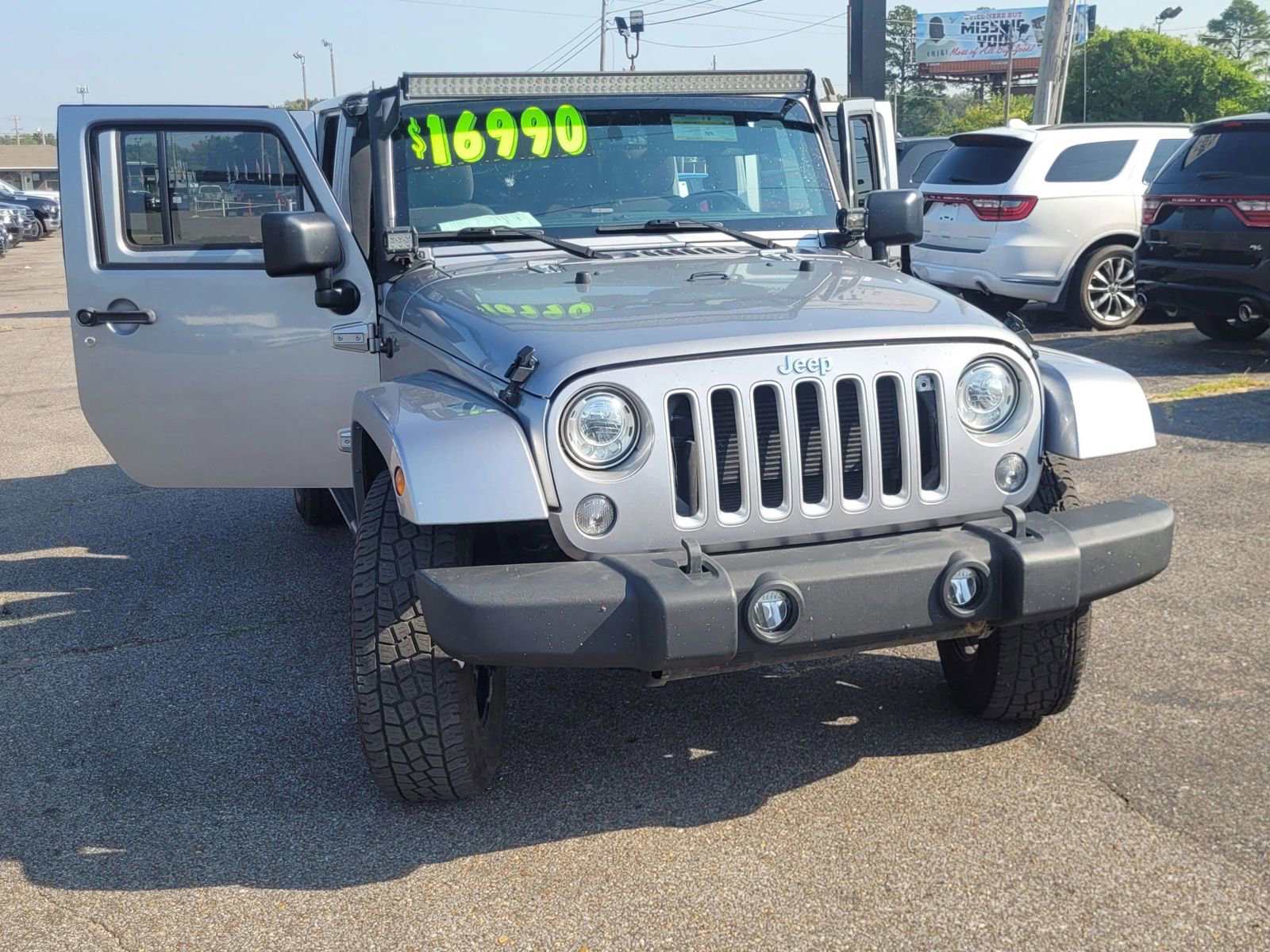 Used 2018 Jeep Wrangler Unlimited Sahara w/ Max Tow Package image 34