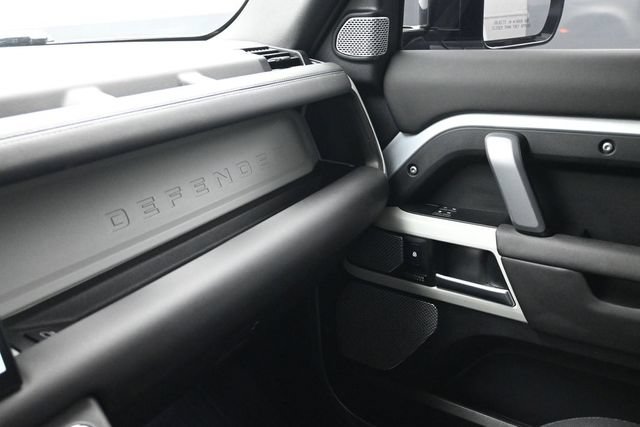 Used 2024 Land Rover Defender 130 X-Dynamic SE AWD/4WD image 9