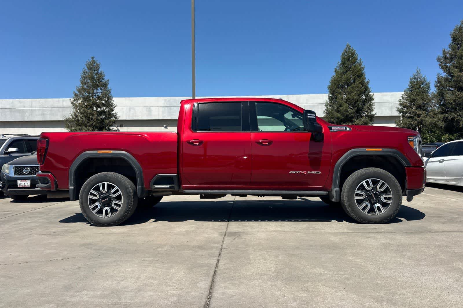 Used 2022 GMC Sierra 2500 AT4 w/ AT4 Premium Plus Package AWD/4WD image 9