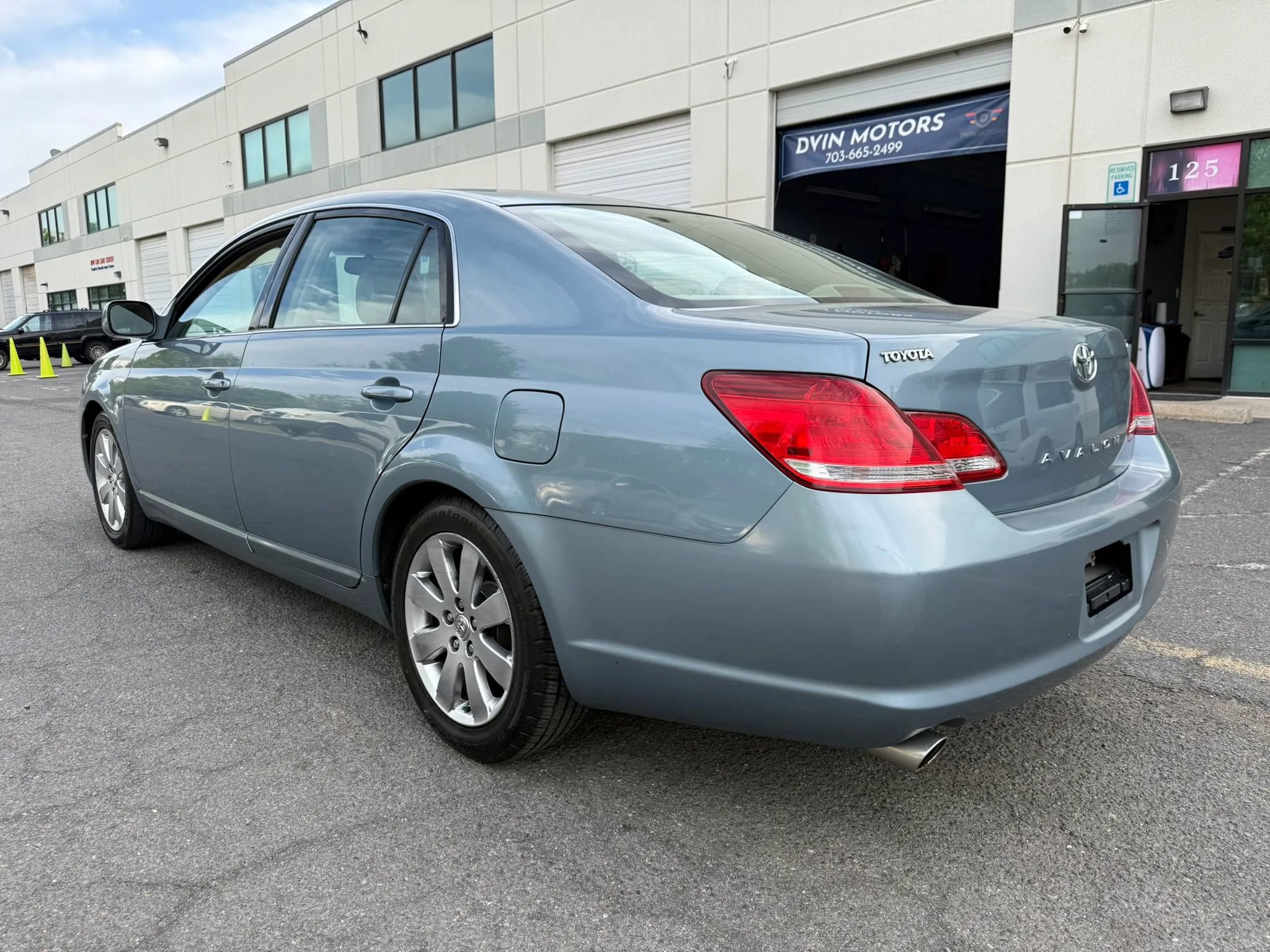 Used 2005 Toyota Avalon XLS FWD image 8