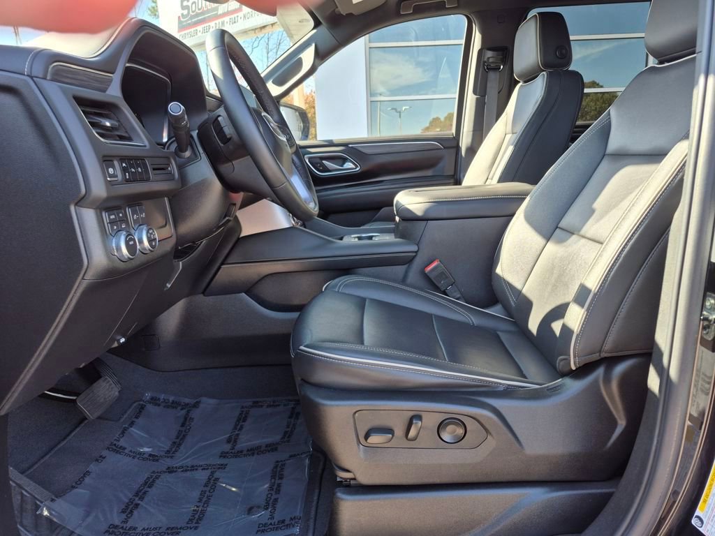 Used 2024 GMC Yukon SLT image 2