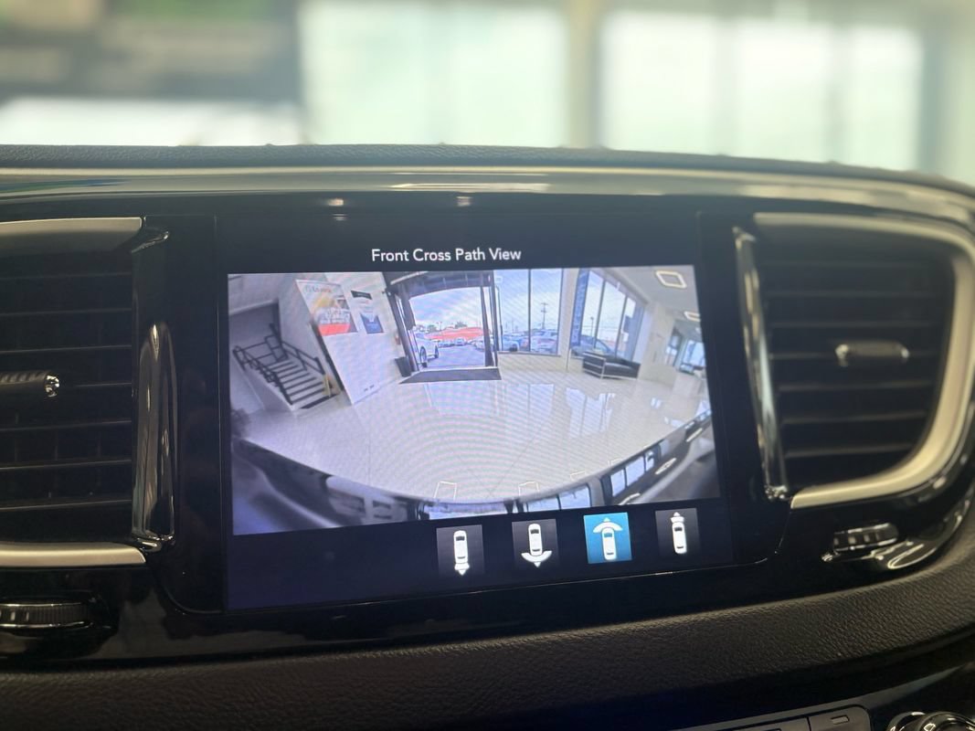 Used 2020 Chrysler Pacifica Touring-L w/ Advanced Safetytec Group AWD/4WD image 38