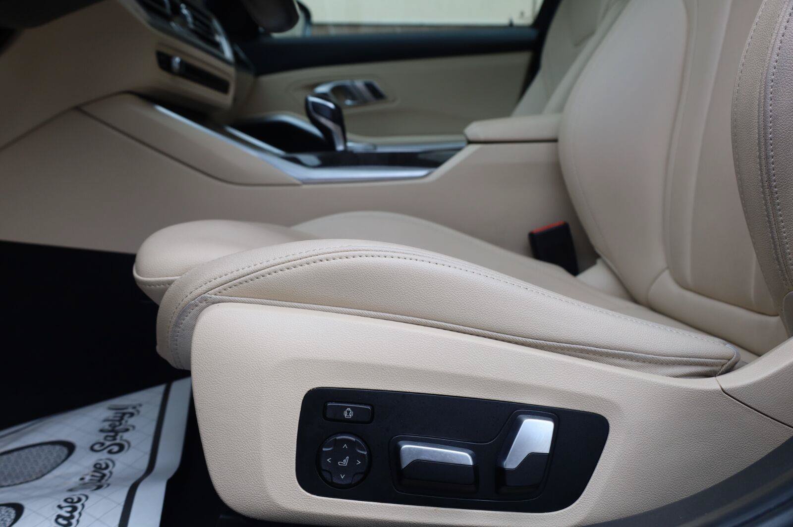 Used 2020 BMW 330i Sedan w/ Premium Package RWD image 19