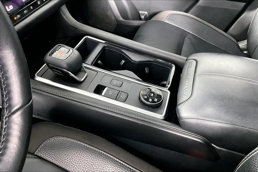 Used 2022 Nissan Pathfinder SL AWD/4WD image 17