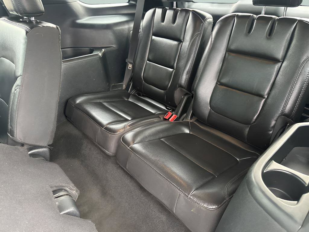 Used 2018 Ford Explorer XLT w/ Equipment Group 202A image 6
