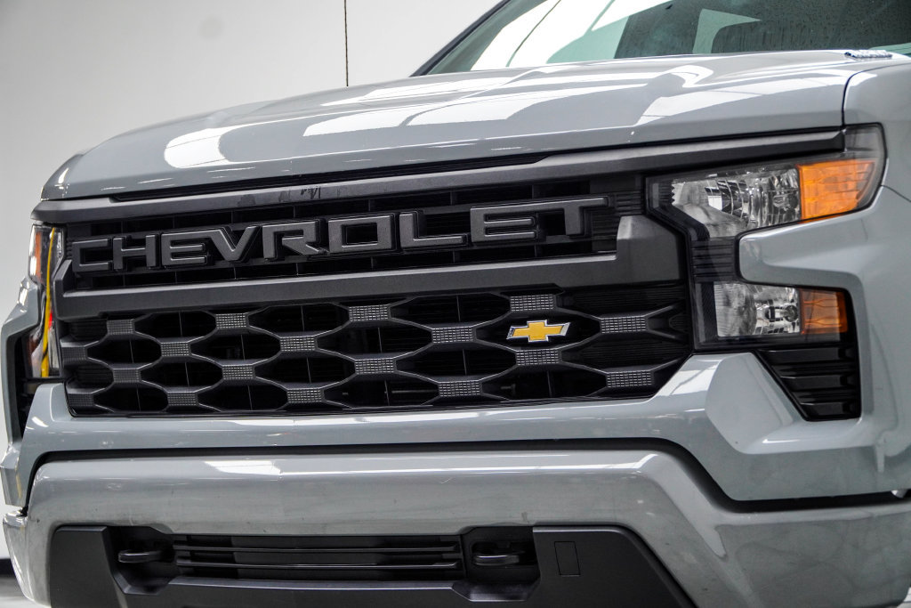 Used 2025 Chevrolet Silverado 1500 Custom RWD image 2