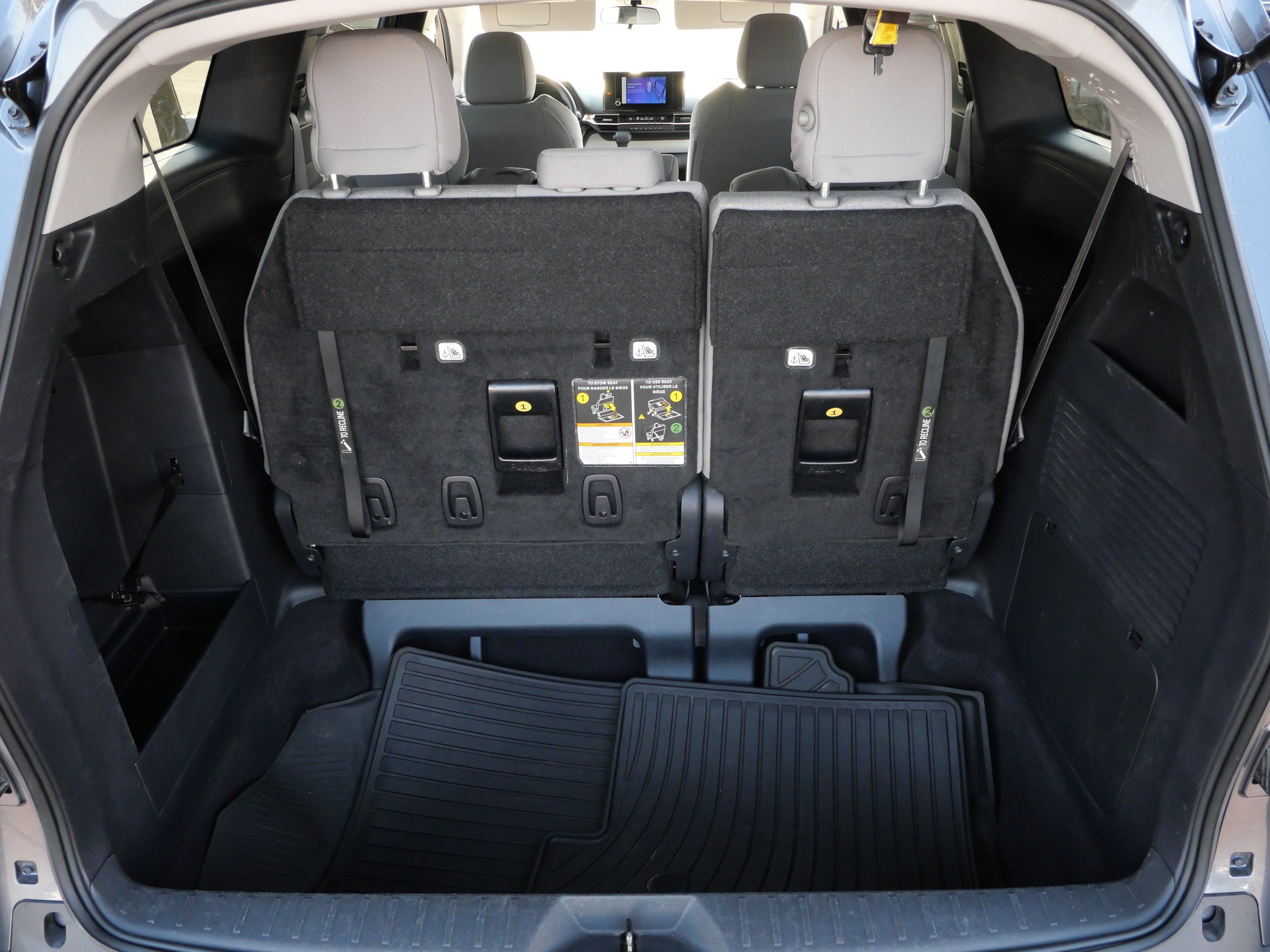 Used 2025 Toyota Sienna LE AWD/4WD image 18