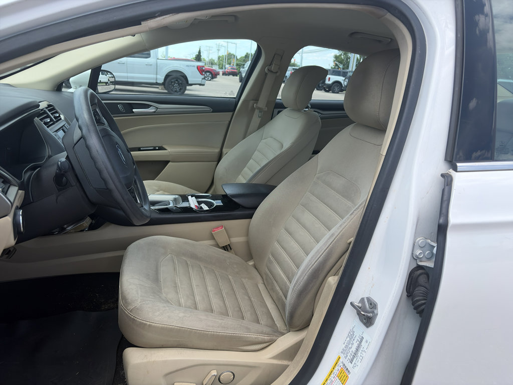 Used 2014 Ford Fusion SE FWD image 10