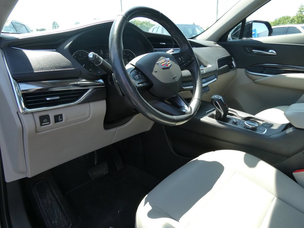 Used 2019 Cadillac XT4 Luxury w/ Cold Weather Package FWD image 23