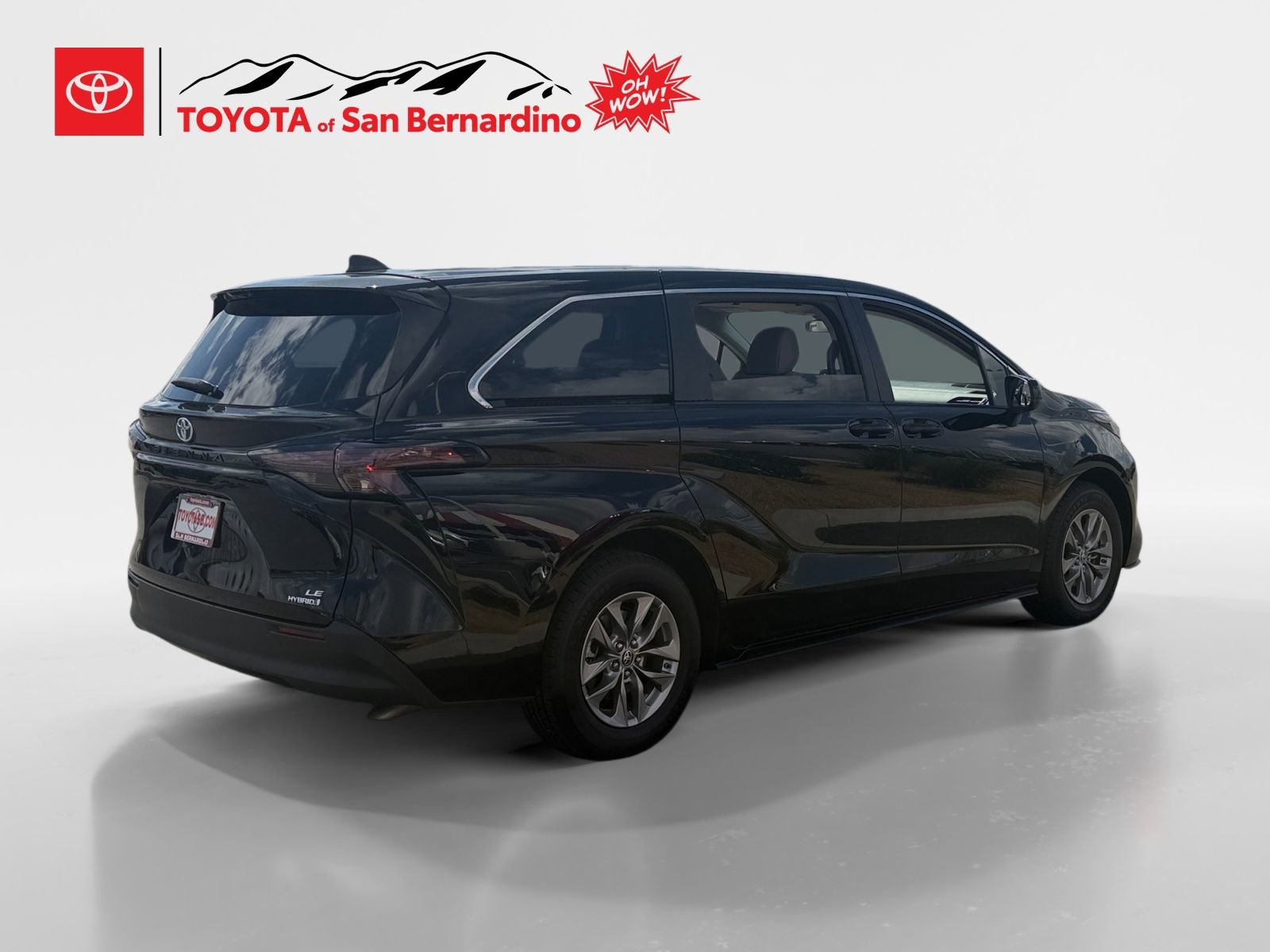 Certified 2024 Toyota Sienna LE image 5
