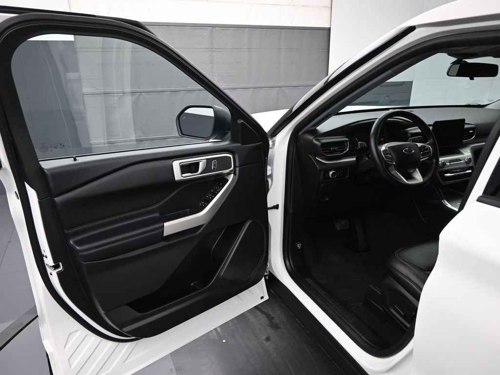 Certified 2023 Ford Explorer XLT w/ Equipment Group 202A image 9