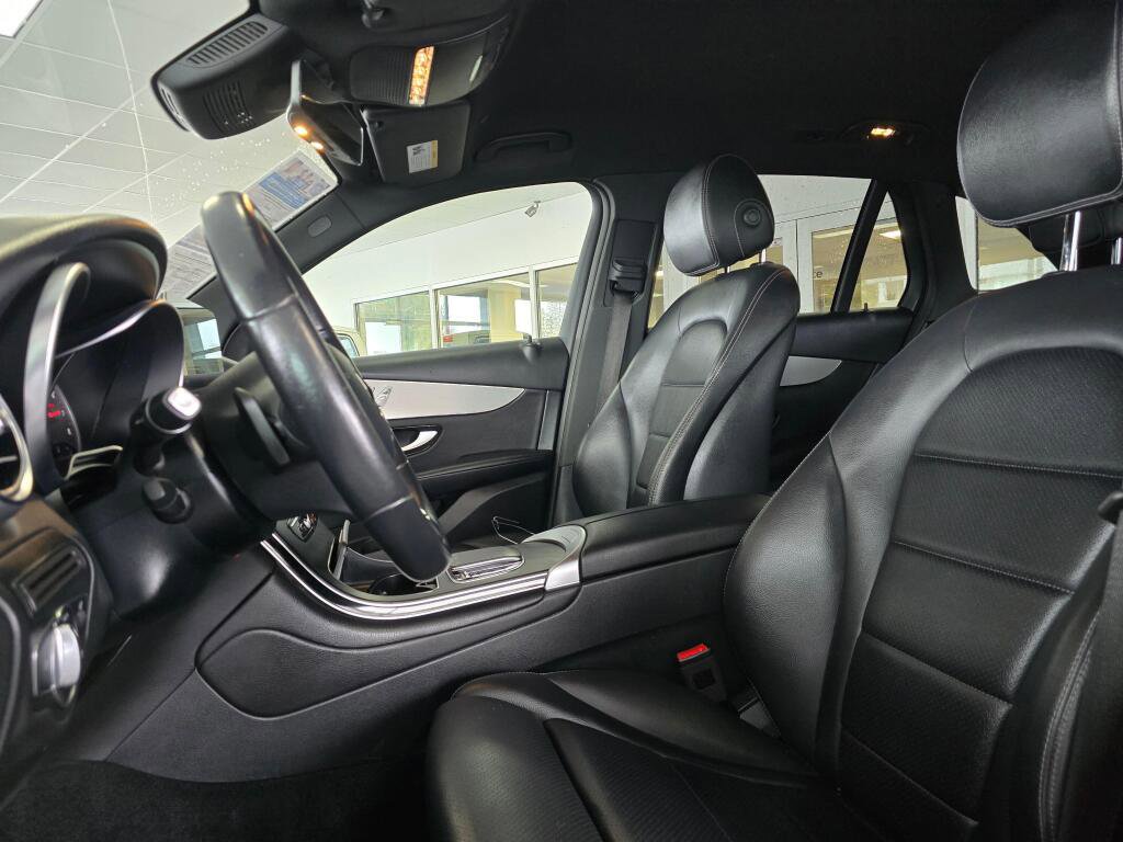 Used 2022 Mercedes-Benz GLC 300 image 23
