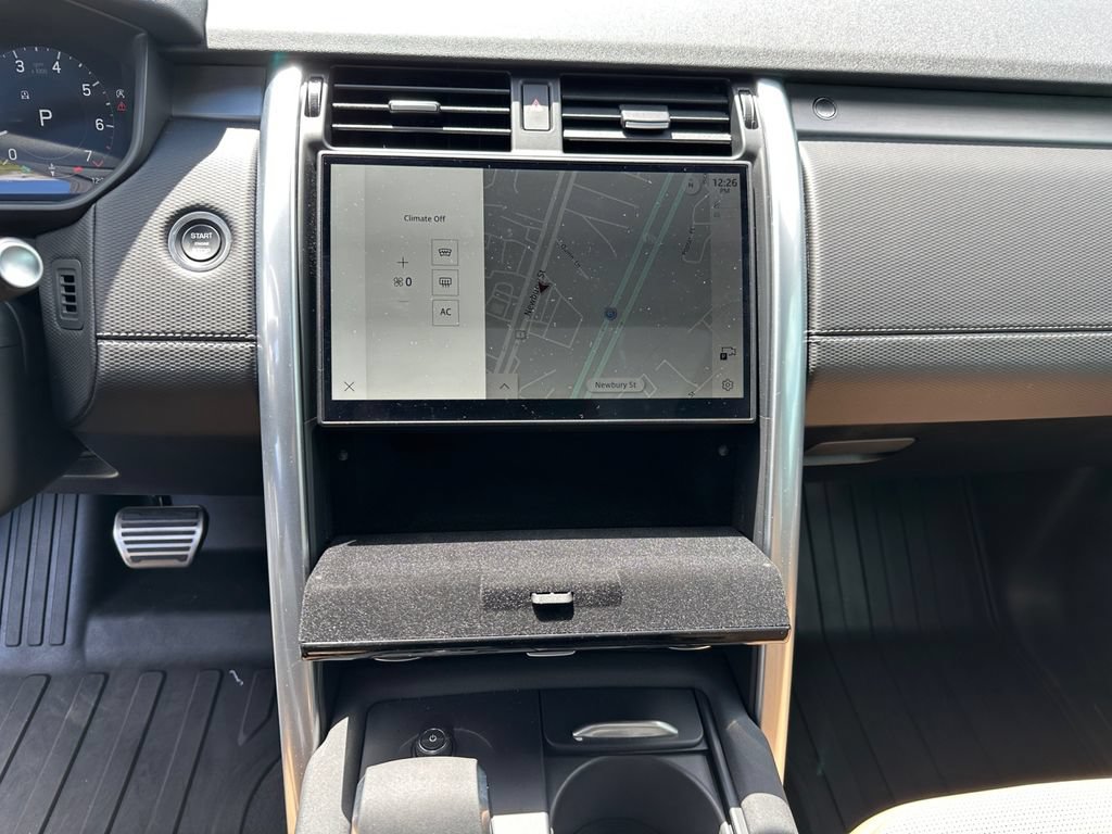 Used 2024 Land Rover Discovery Dynamic SE AWD/4WD image 22