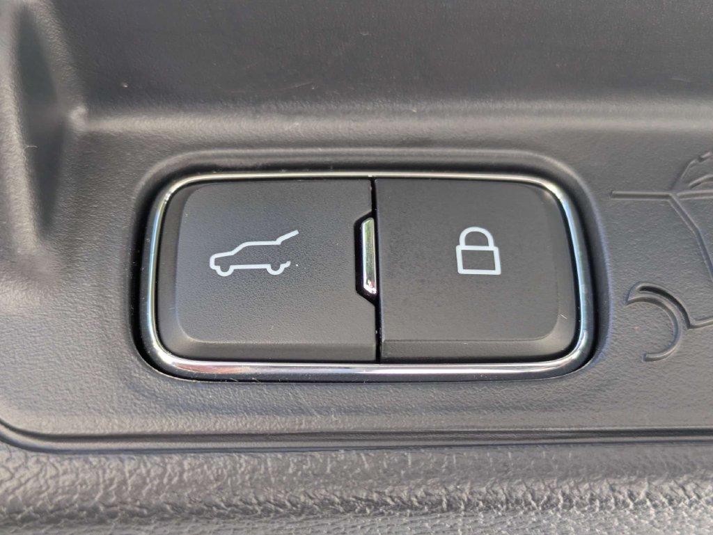 Used 2025 Ford Explorer Active AWD/4WD image 14