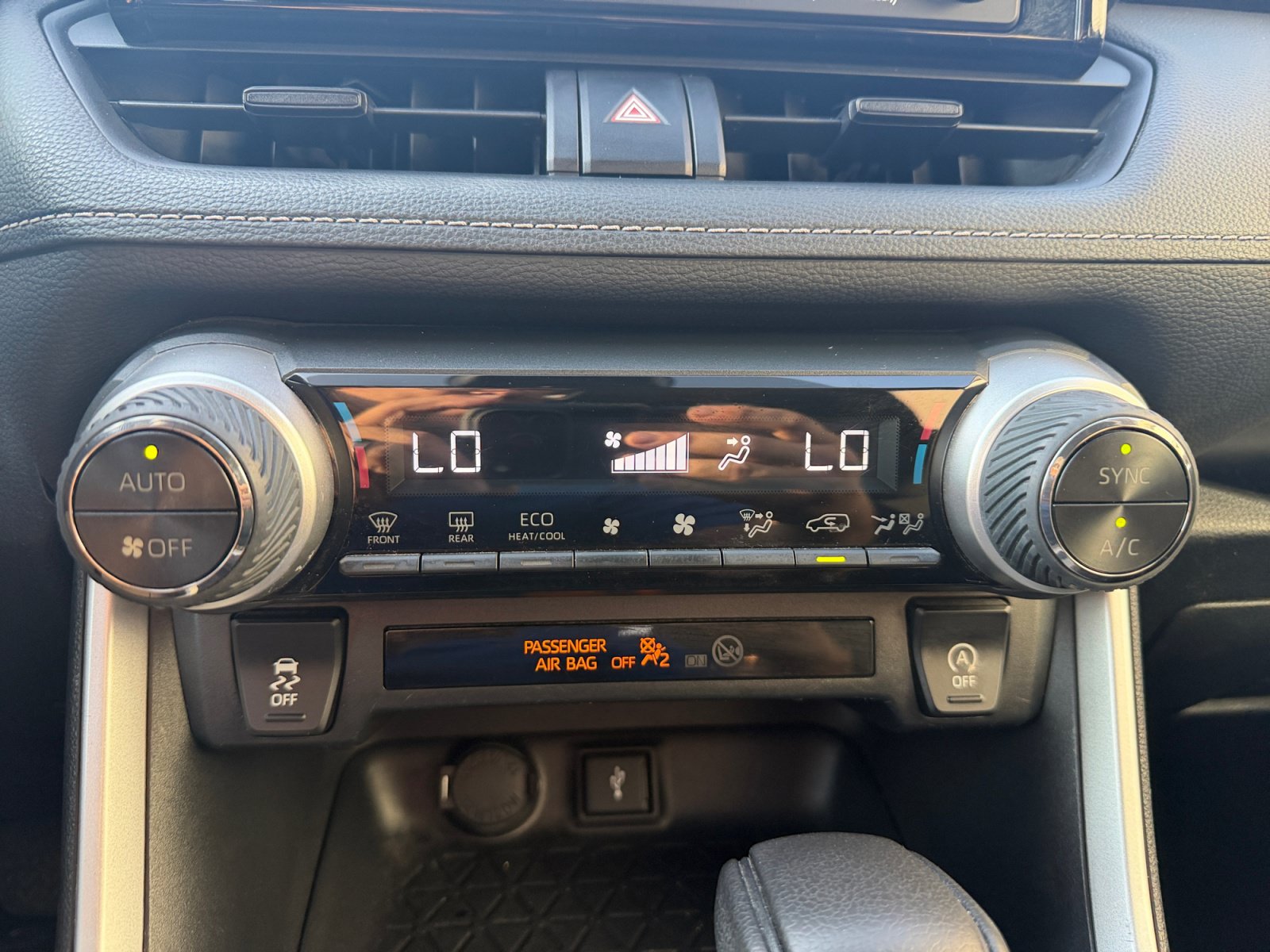 Used 2021 Toyota RAV4 XLE w/ Convenience Package FWD image 22