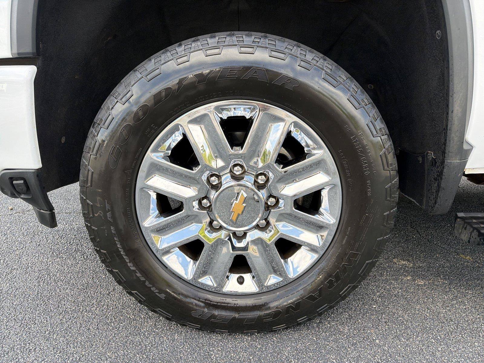Certified 2024 Chevrolet Silverado 2500 High Country w/ LPO, Dark Essentials Package AWD/4WD image 9