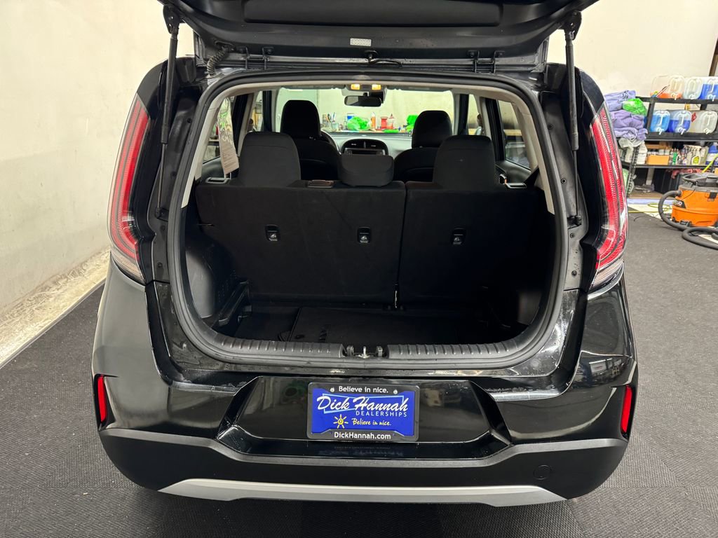 Used 2023 Kia Soul LX w/ Option Group 015 image 5