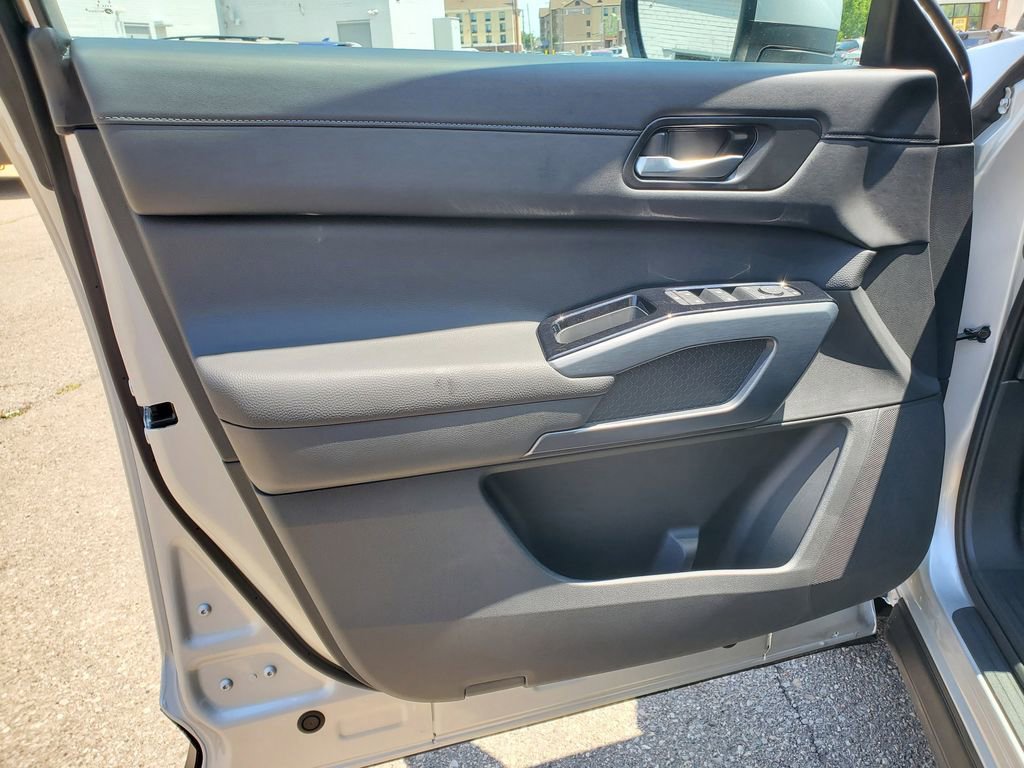 New 2025 Nissan Pathfinder SL w/ Cargo Package image 13