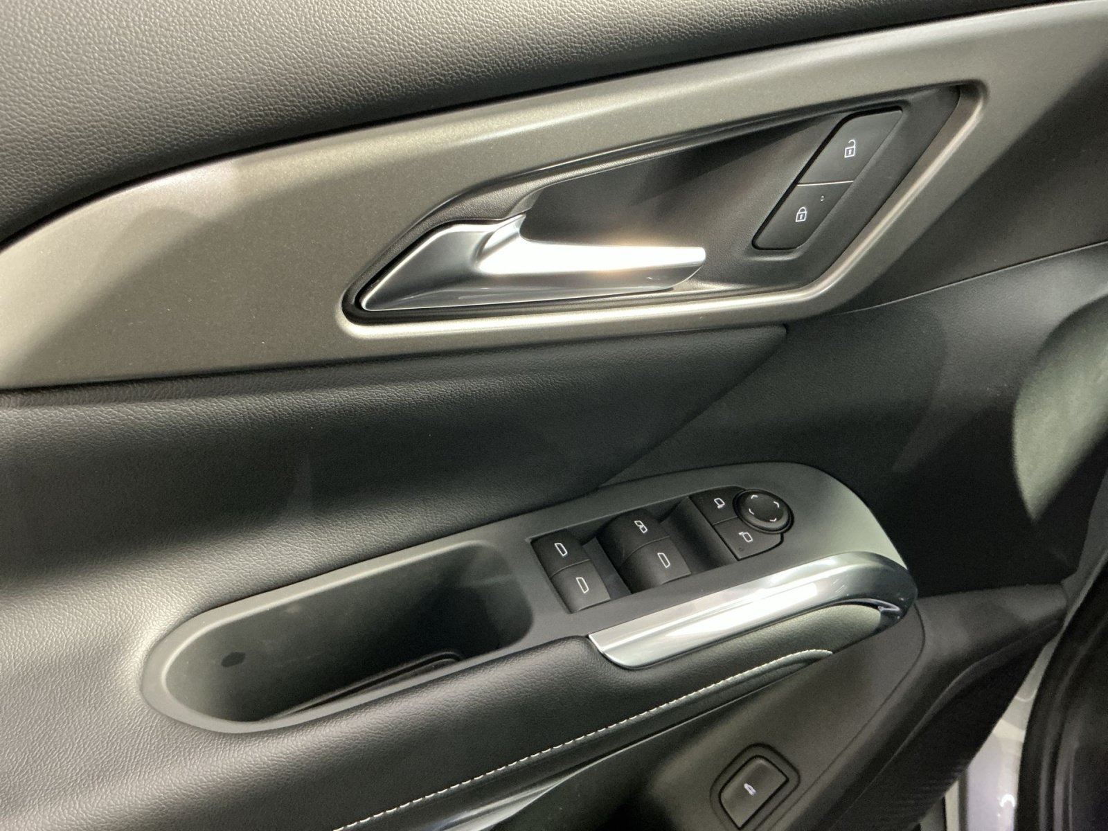 New 2026 Chevrolet Traverse LT w/ Midnight/Sport Edition FWD image 16
