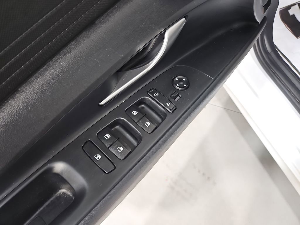 Certified 2025 Hyundai Elantra Blue FWD image 12