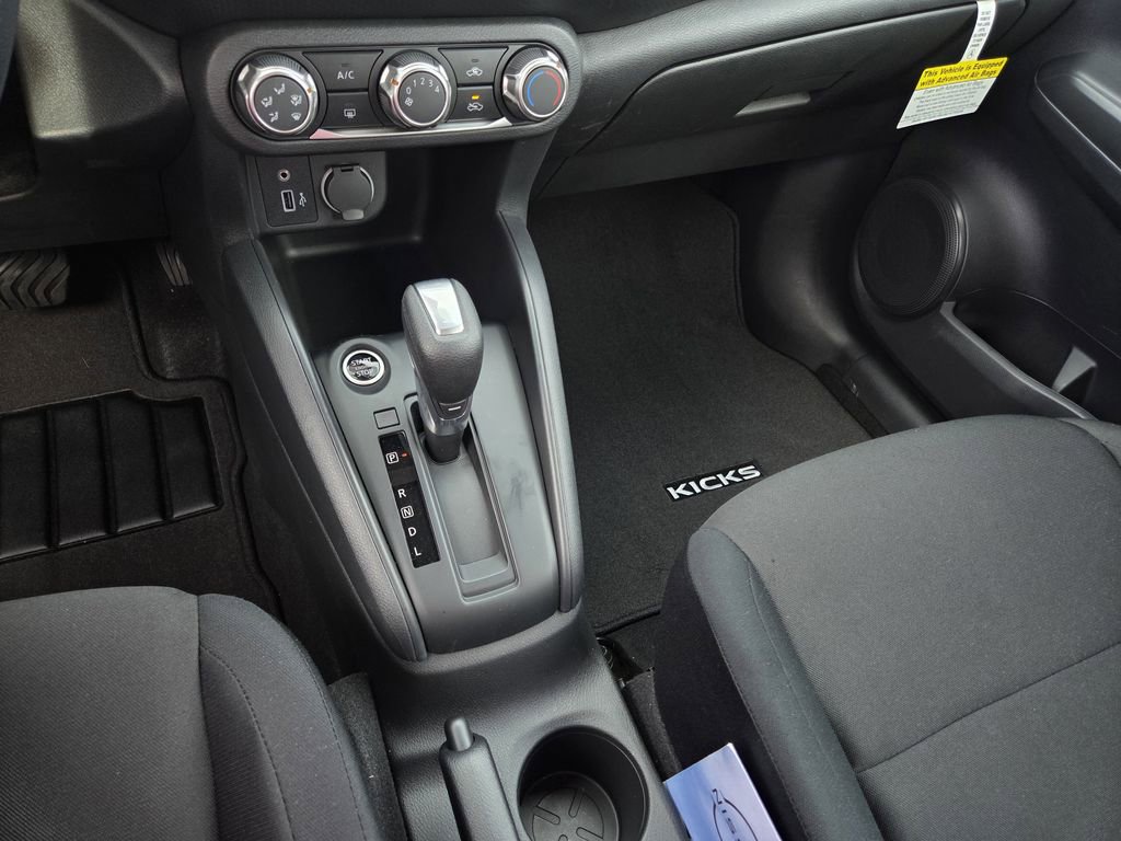 Certified 2025 Nissan Kicks Play S image 9