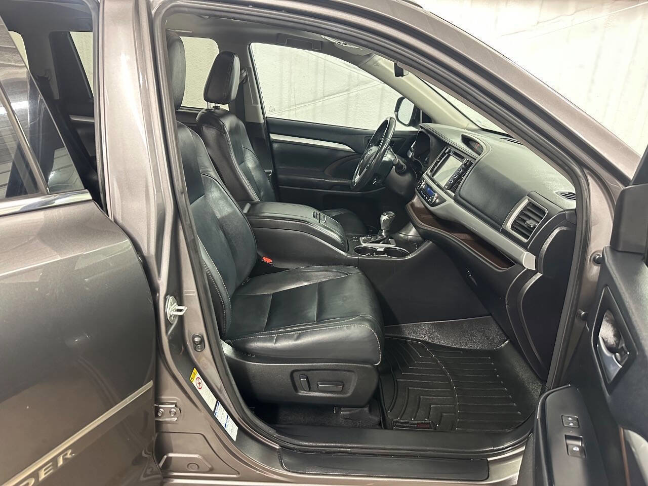 Used 2018 Toyota Highlander XLE image 34