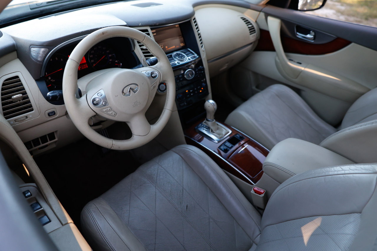 Used 2009 INFINITI FX35 AWD w/ Navigation Pkg image 4