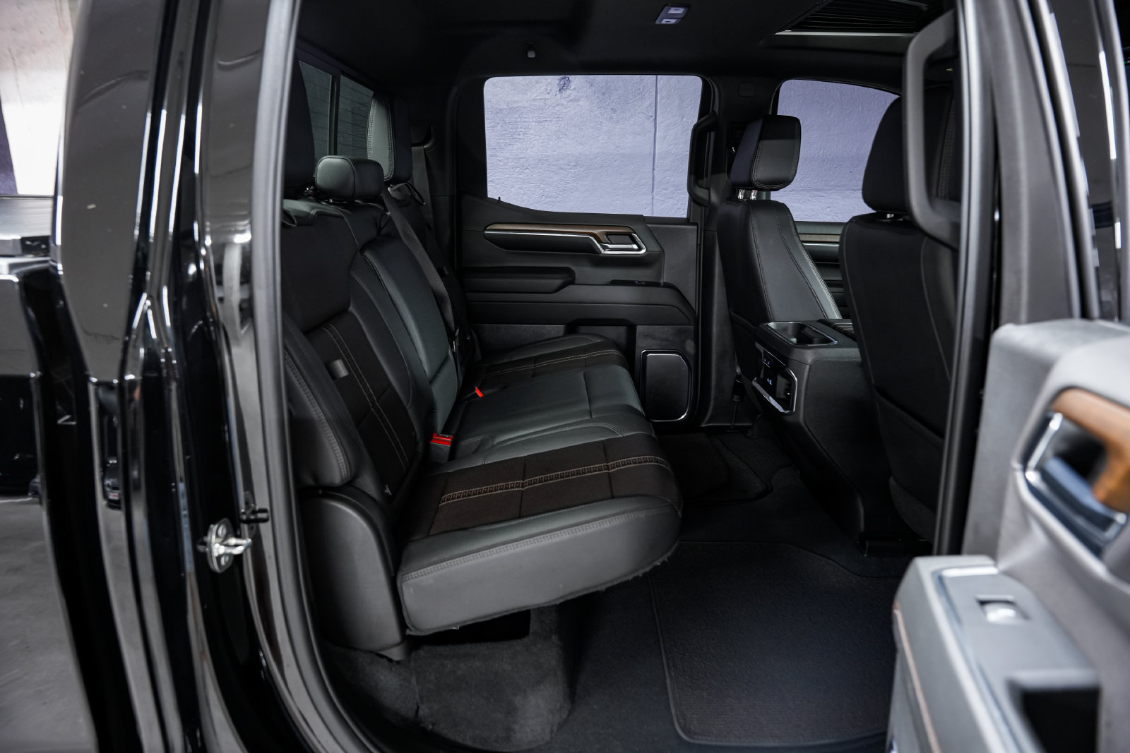 Used 2024 Chevrolet Silverado 1500 High Country w/ Midnight Edition AWD/4WD image 32