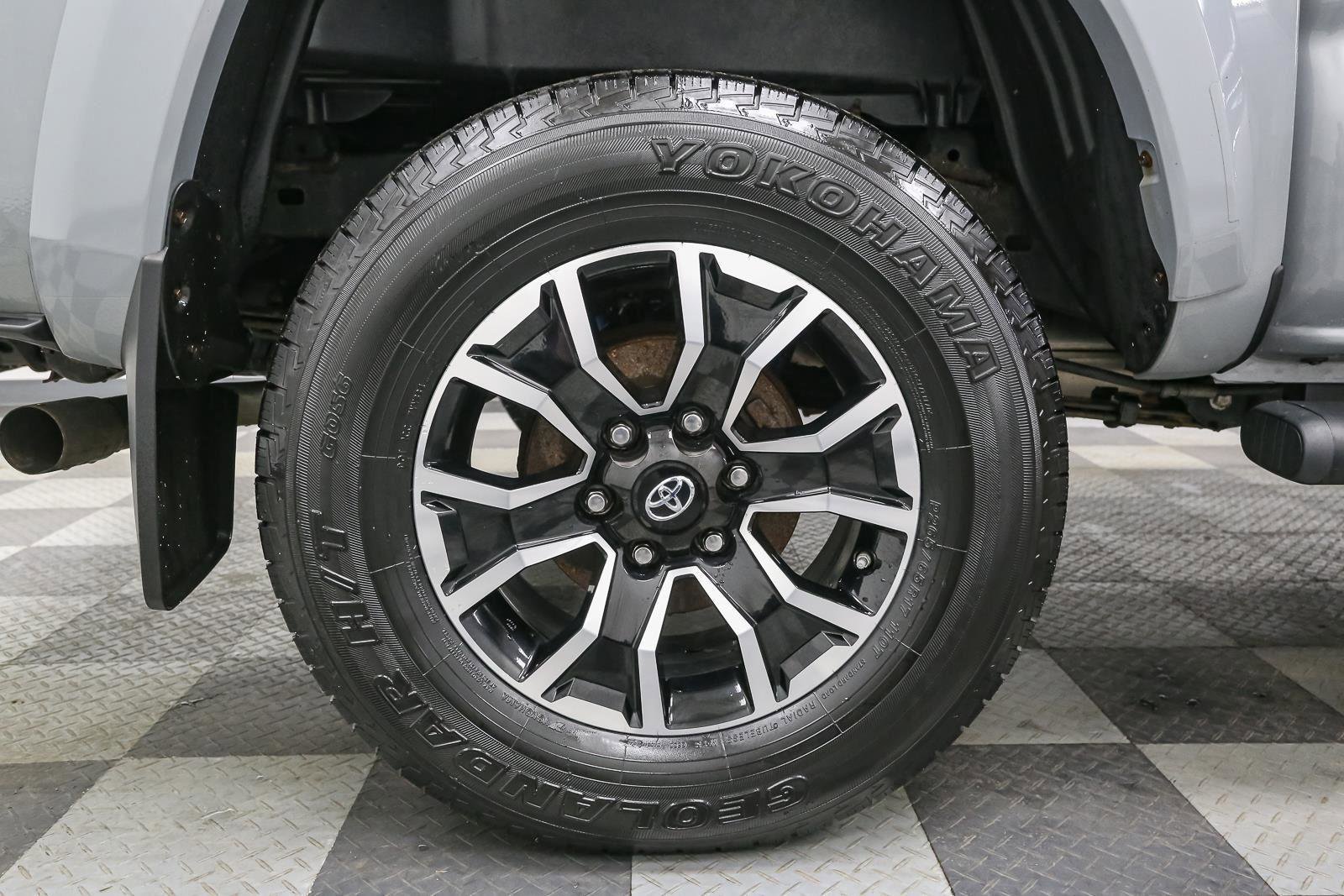 Used 2020 Toyota Tacoma TRD Sport image 16