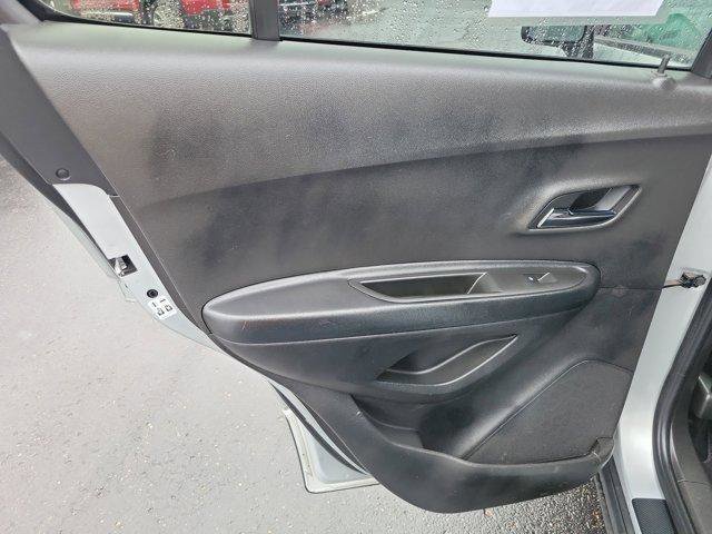 Used 2021 Chevrolet Trax LT w/ Redline Edition image 9