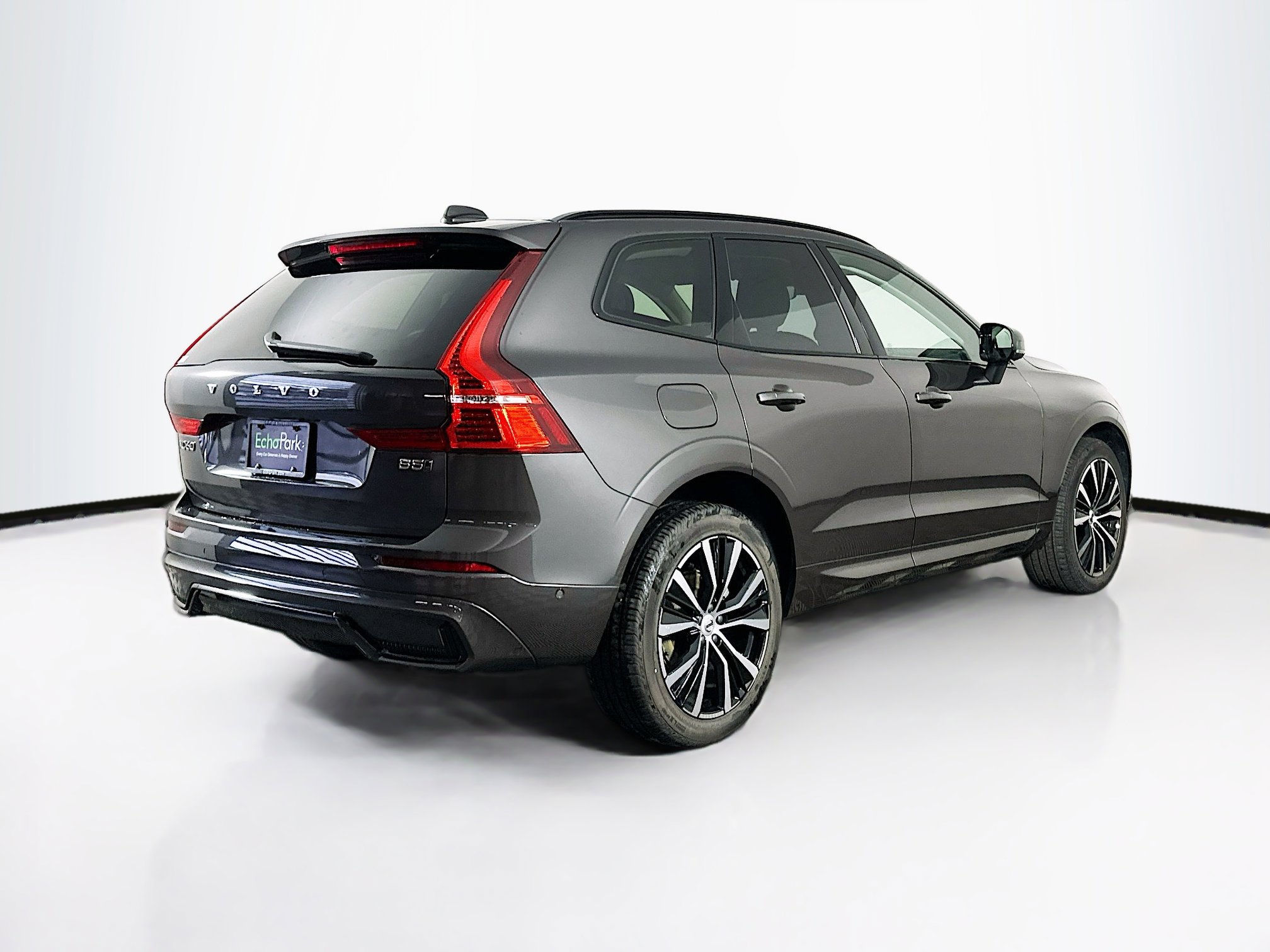 Used 2025 Volvo XC60 B5 Plus image 9