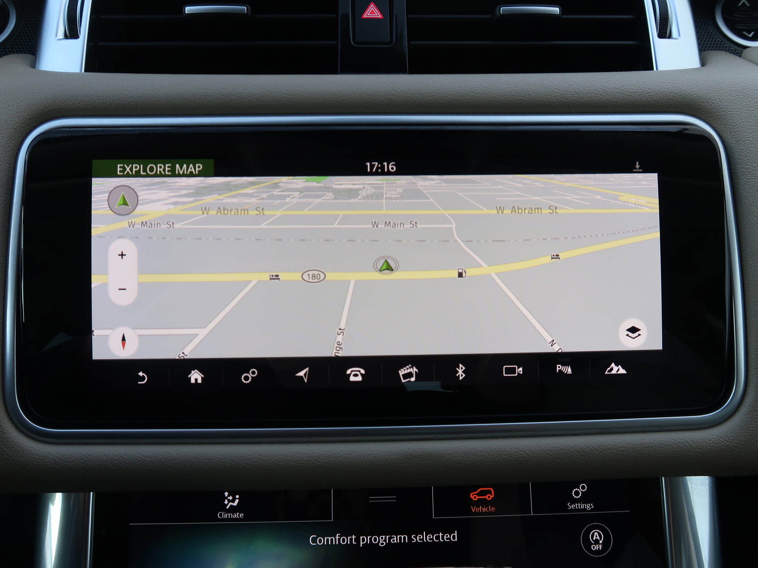 Used 2018 Land Rover Range Rover Sport SE image 18