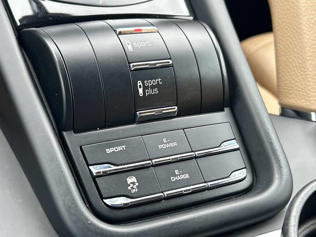 Used 2018 Porsche Cayenne S w/ Premium Package Plus AWD/4WD image 31