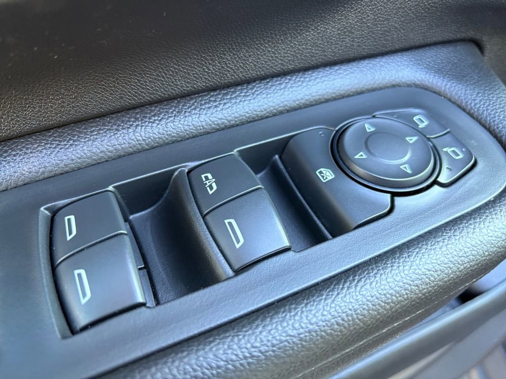 Used 2022 GMC Terrain SLE w/ Driver Convenience Package image 13