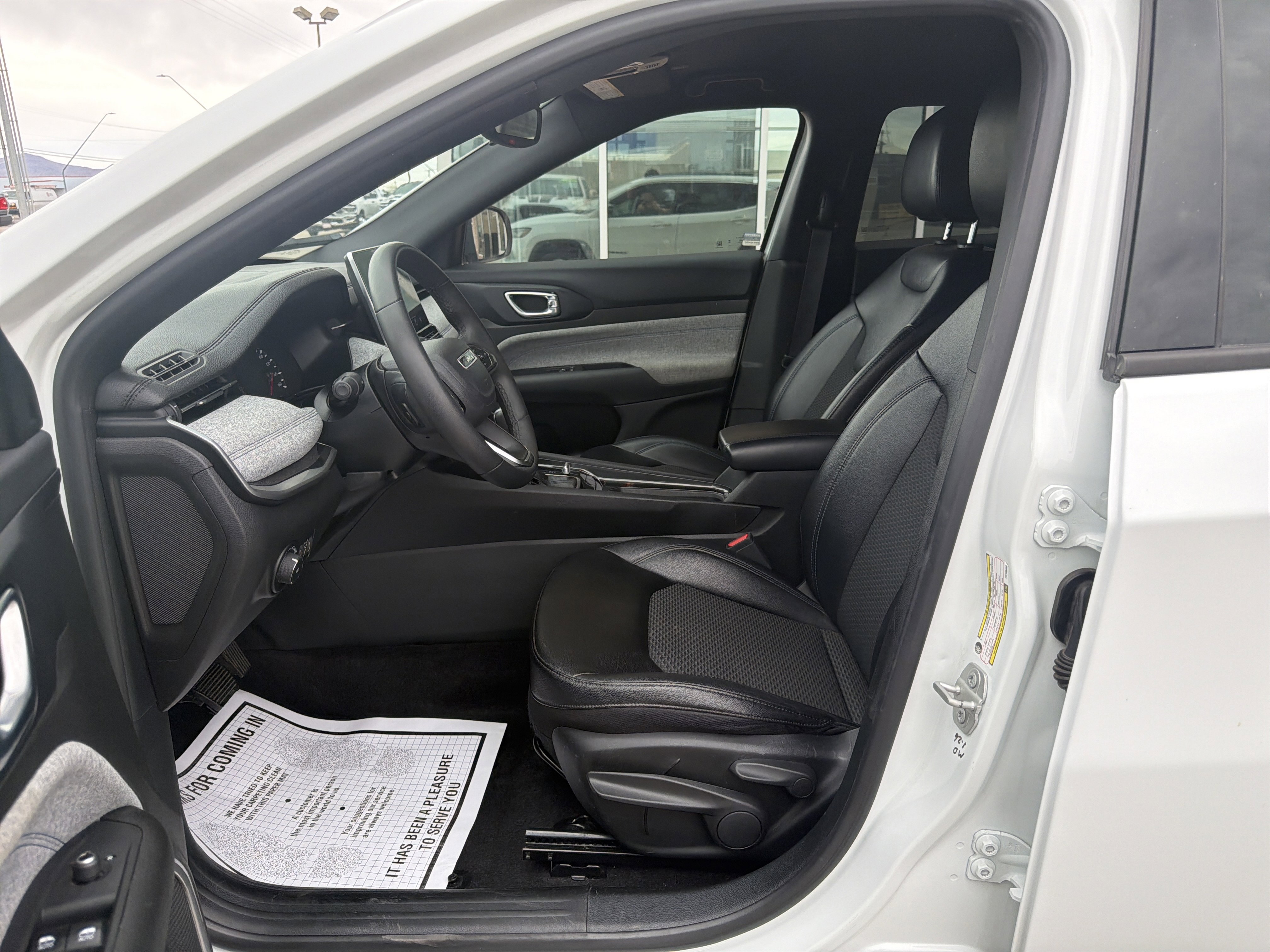 Used 2024 Jeep Compass Latitude image 13