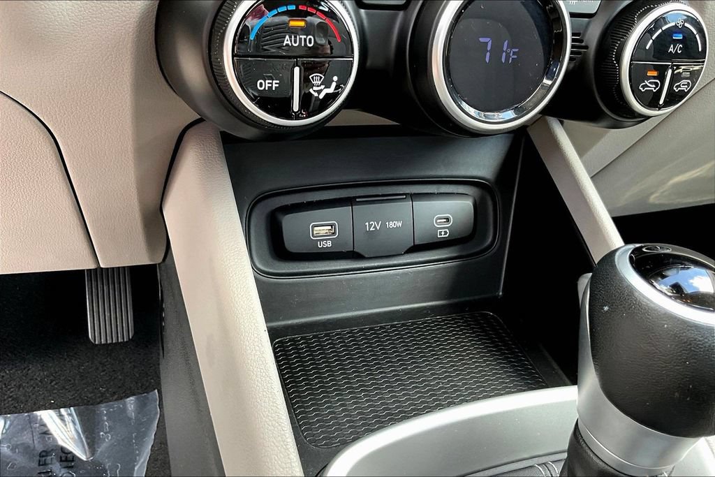 Used 2025 Hyundai Venue SEL FWD image 18