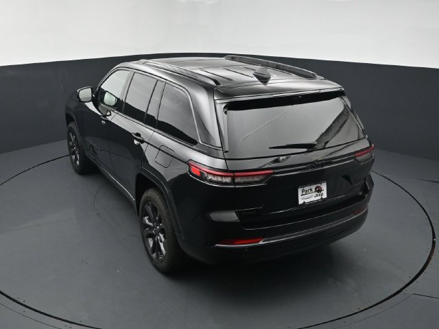 Used 2026 Jeep Grand Cherokee Limited AWD/4WD image 16