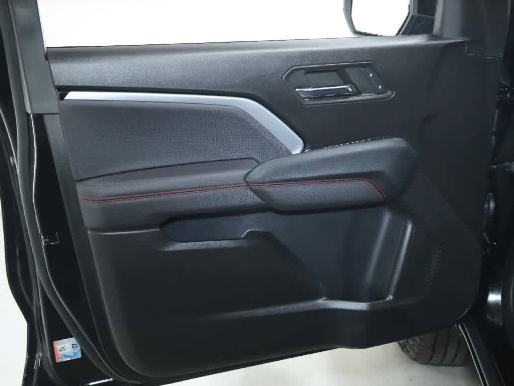 Used 2023 Chevrolet Colorado Z71 w/ Z71 Convenience Package 2 AWD/4WD image 14