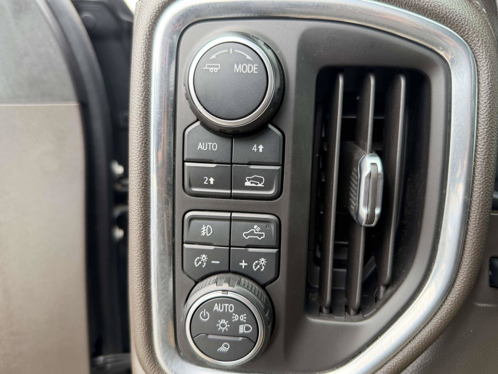 Used 2021 Chevrolet Silverado 1500 LTZ w/ LTZ Premium Package AWD/4WD image 24