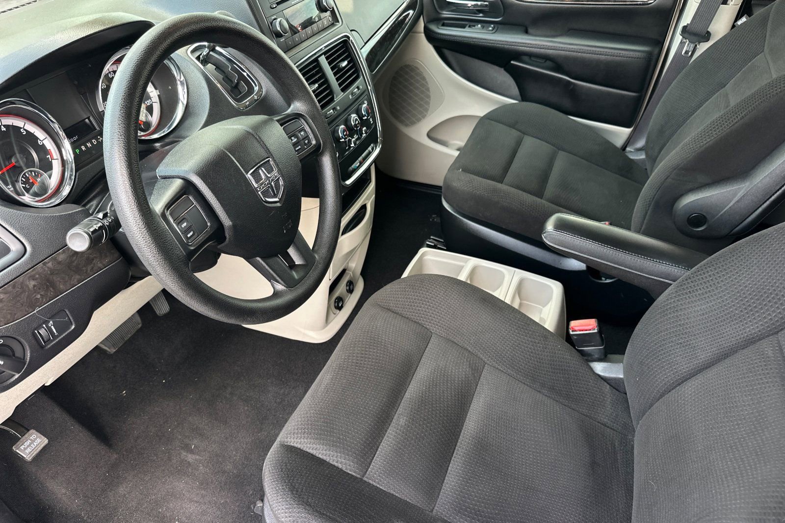 Used 2015 Dodge Grand Caravan SE w/ Quick Order Package 29E SE FWD image 10