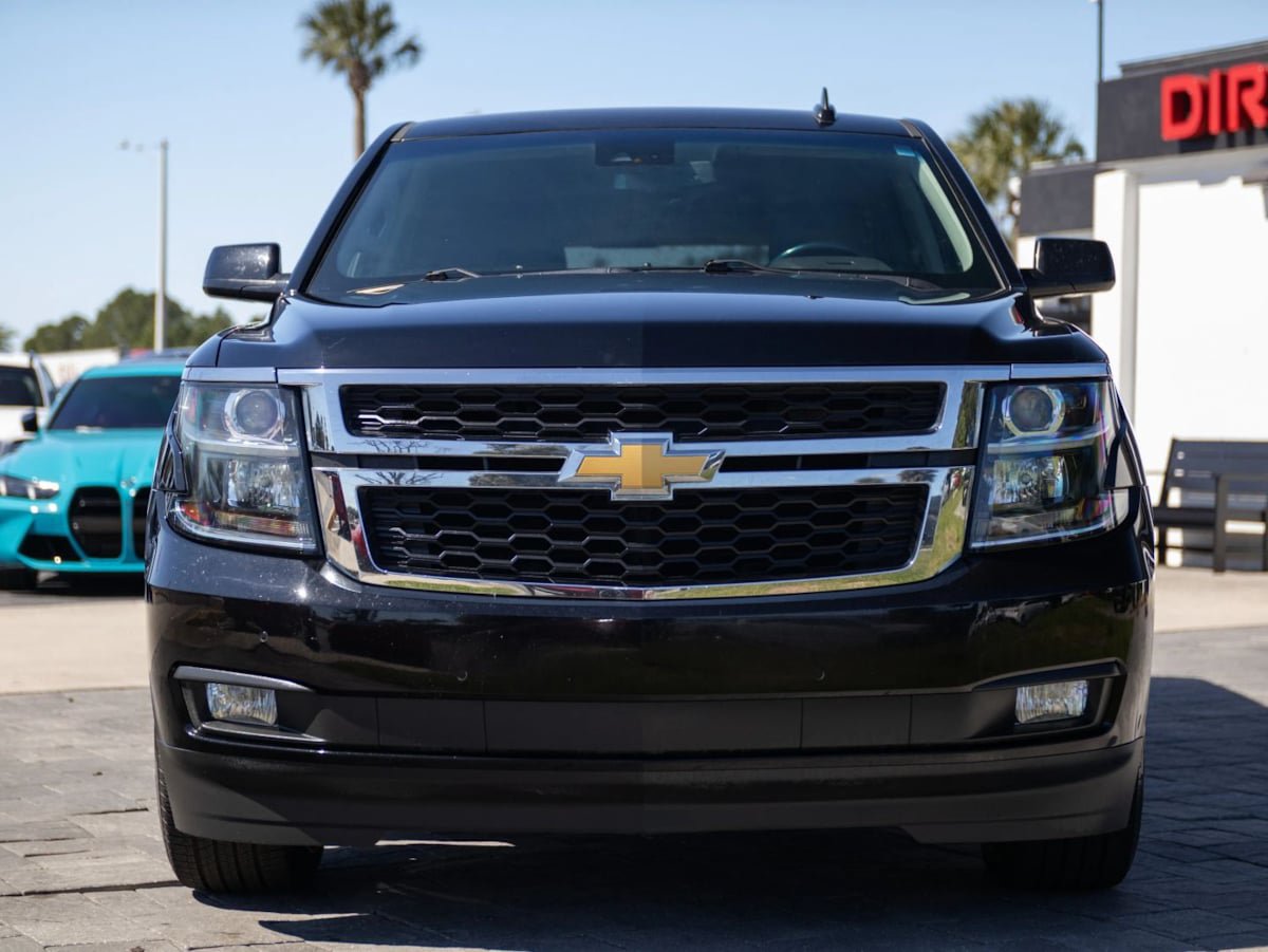 Used 2020 Chevrolet Suburban LT w/ Luxury Package RWD image 4