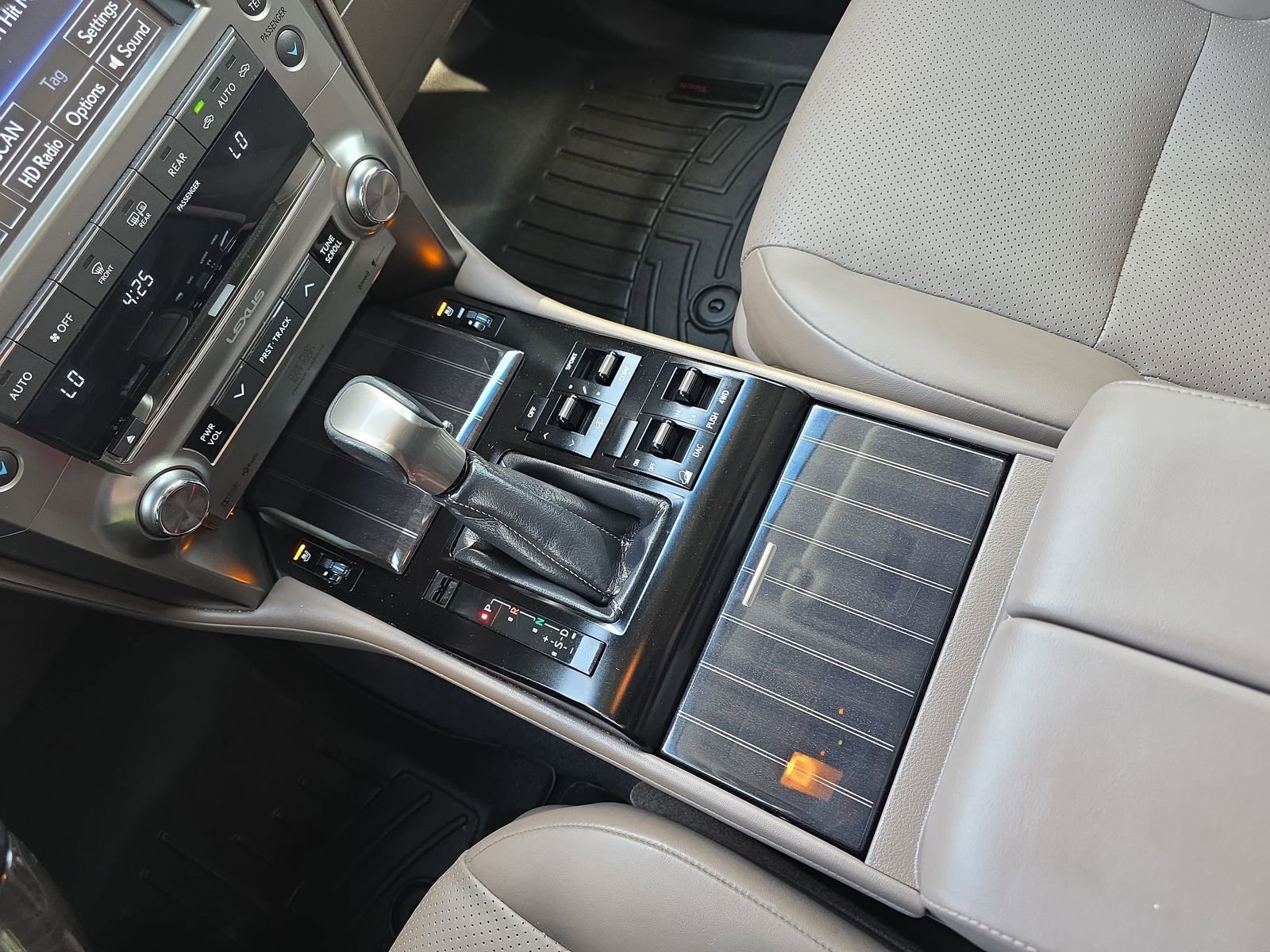 Used 2020 Lexus GX 460 Luxury w/ Accessory Package image 25