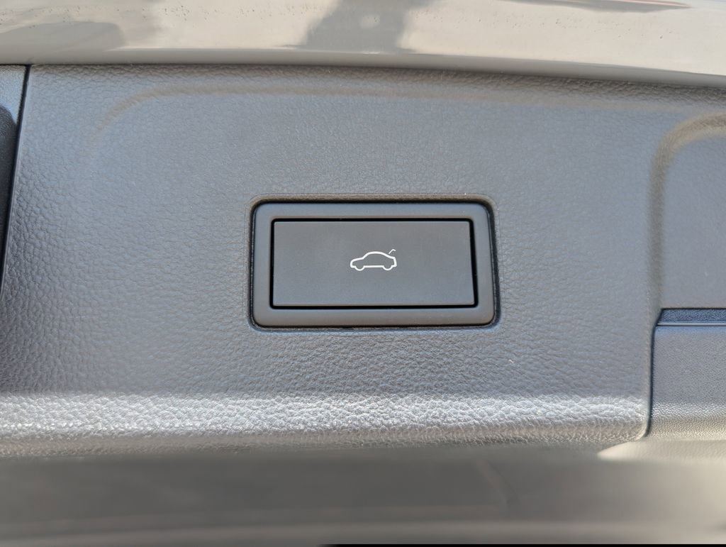 Used 2025 Volkswagen Atlas SEL image 29