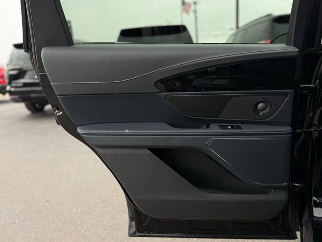 Used 2025 Lincoln Nautilus Reserve image 19