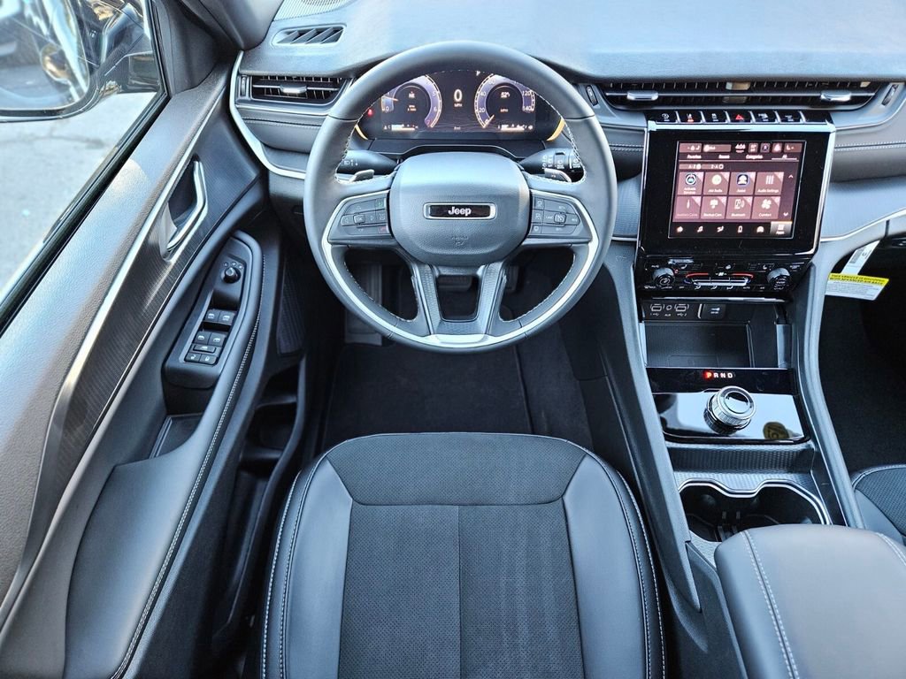 New 2025 Jeep Grand Cherokee Altitude image 13