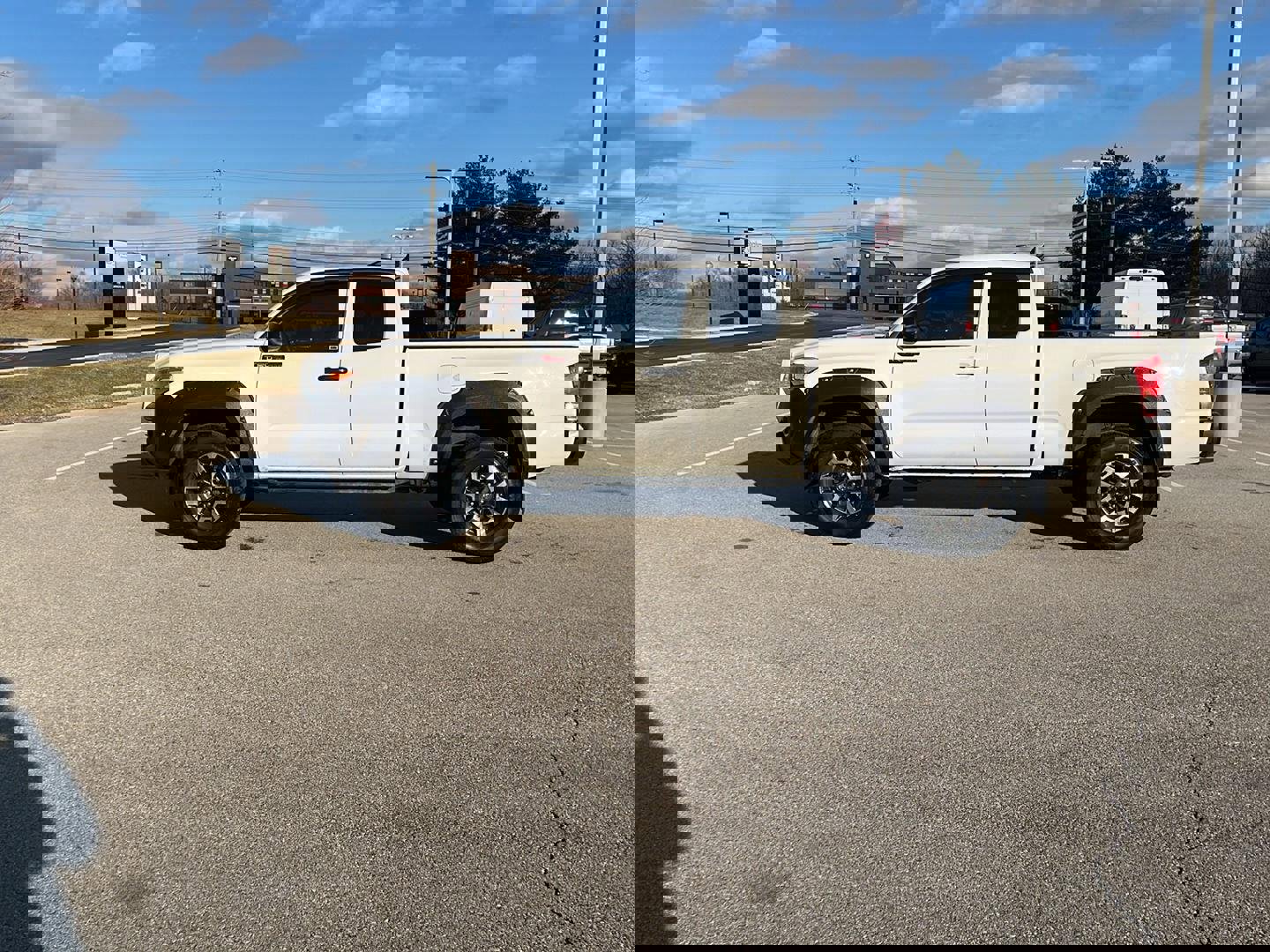 Used 2017 Toyota Tacoma SR image 2