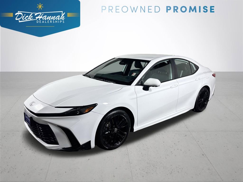 Used 2025 Toyota Camry SE image 1