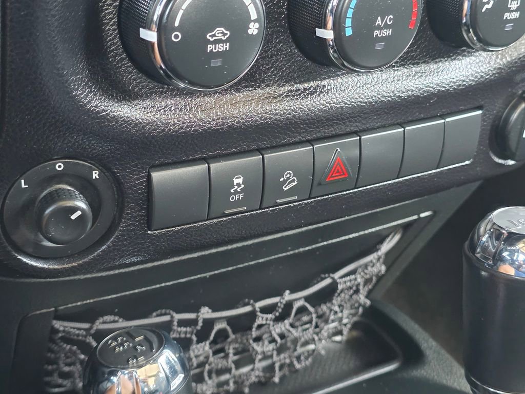 Used 2018 Jeep Wrangler Sport image 28